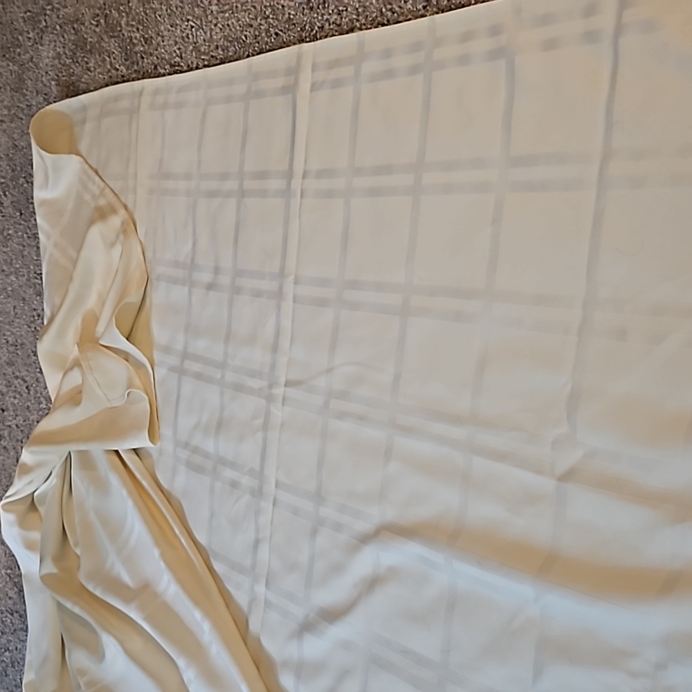 White tablecloth rectangular understated square pattern - Picture 5 of 11